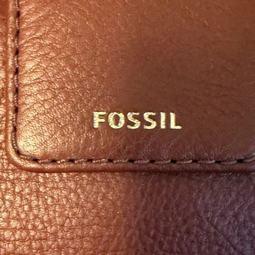 NWT FOSSIL Madison Clutch Brown Pebbled Leather Bi-fold Wallet Card Holder